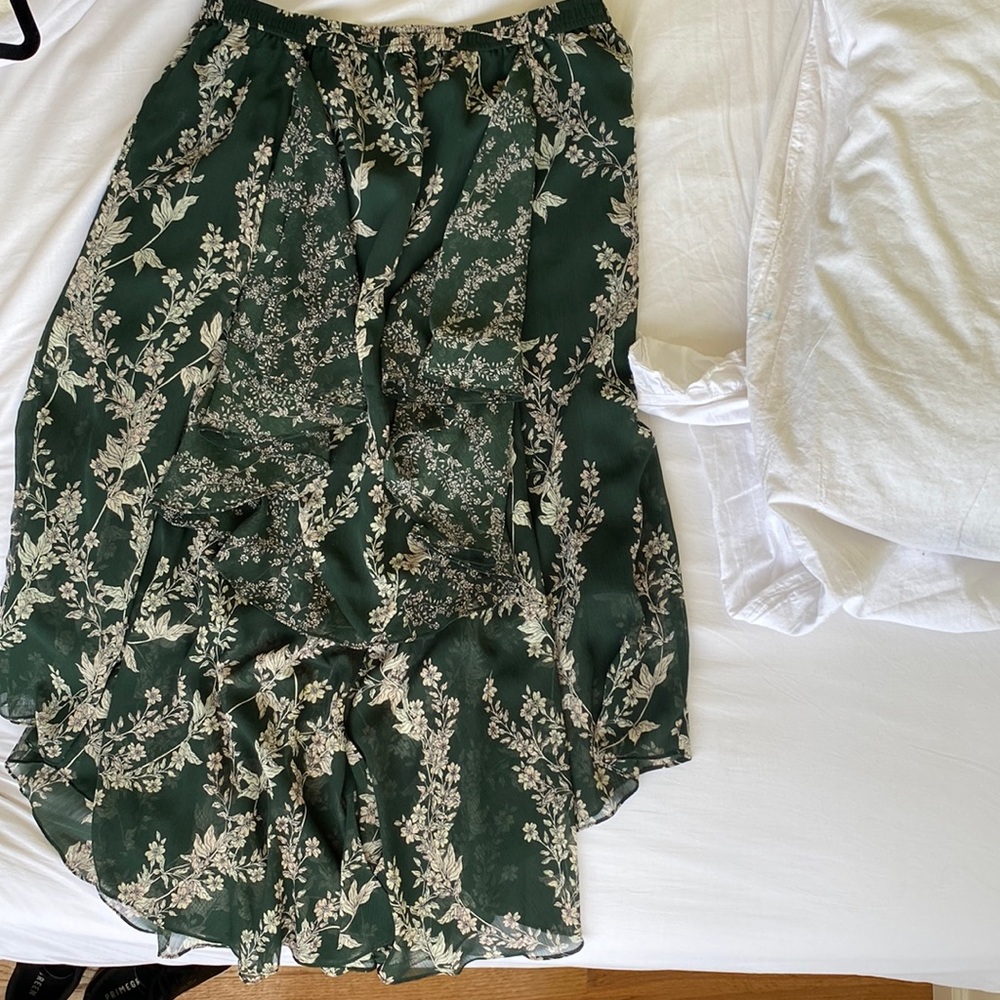 Flowy green skirt with hints of pink